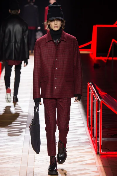 Look 18